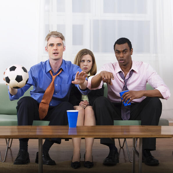 8 причини да гледате футбол по време на работа