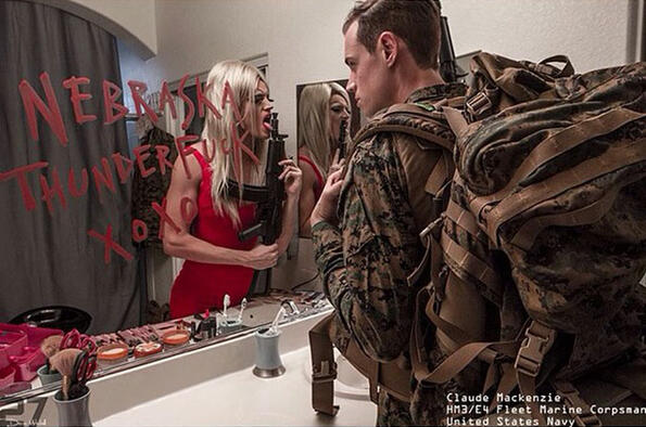 Драматични фотографии показват истинските хора зад военните униформи