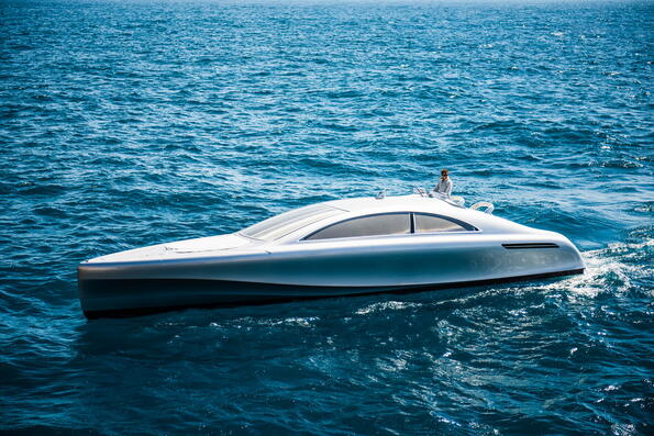 Сребърна красавица: моторната яхта Arrow460-Granturismo на Mercedes-Benz