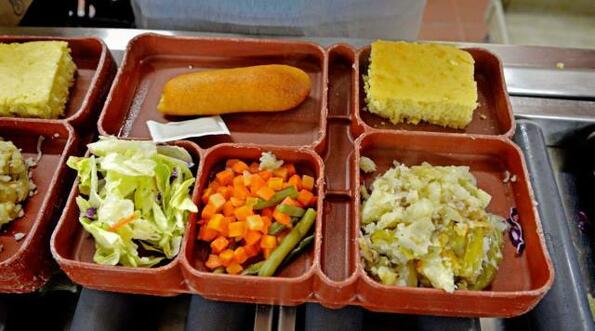 ТЕСТ: Училищна или затворническа храна?