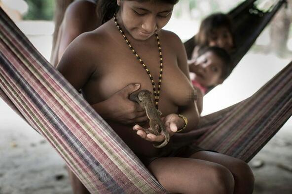 Древните традиции на племето "Ава", които шокираха света