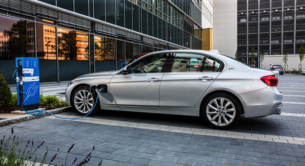 Край на шегите, че не пали: всеки модел на BMW става електрически до 2020 година