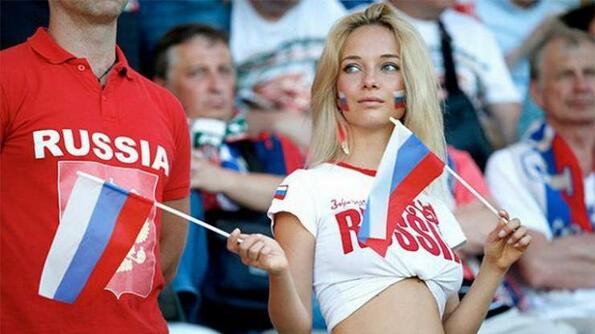 Най-сексапилните руски футболни фенки!