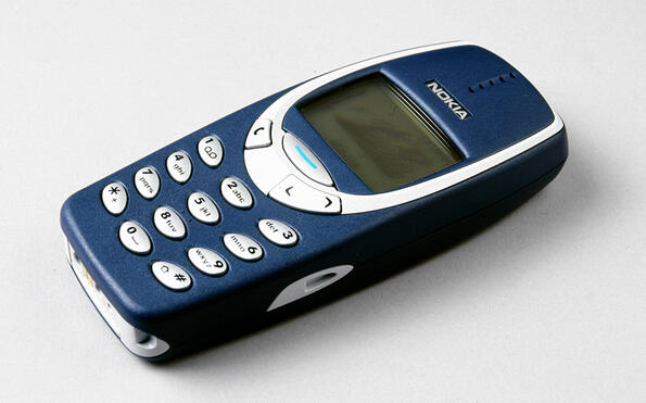 Nokia пуска отново легендарния модел 3310