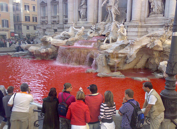 В най-известния фонтан в Италия за година са хвърлени рекорден брой пари...