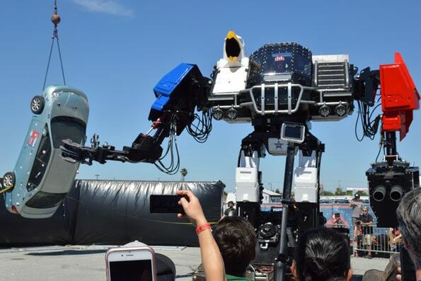 MegaBots: огромен човекоподобен робот VS автомобил!