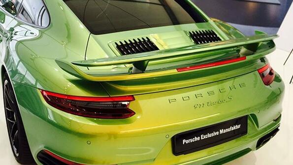 Зеленият фенер: Porsche 911 с боя за 97 000 долара?!