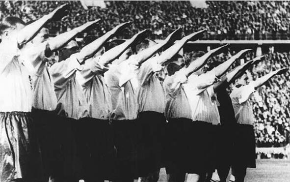 История: видео, на което националния отбор на Англия отдава нациски поздрав!