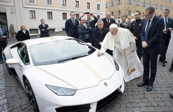 Знаеш ли какъв суперавтомобил има папата?