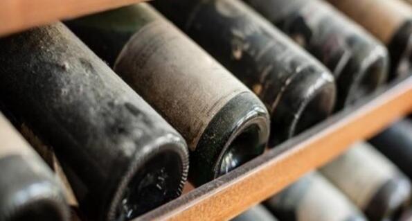Защо бутилките за вино имат вдлъбнато дъно?