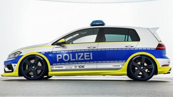 Полицейски Wolkswagen Golf R с 400 конски сили!