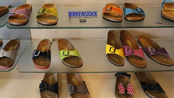 Съдът в Германия забрани продажбата на сандали, защото никой не помни истинското им име
