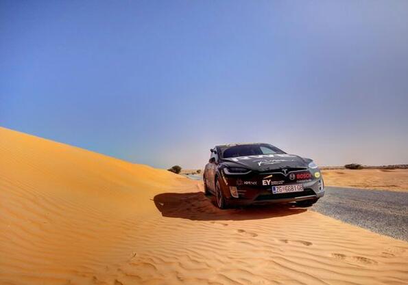 Tesla Model X покори и пустинята Сахара!