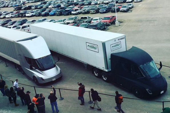 Камионът на Tesla с първа доставка!