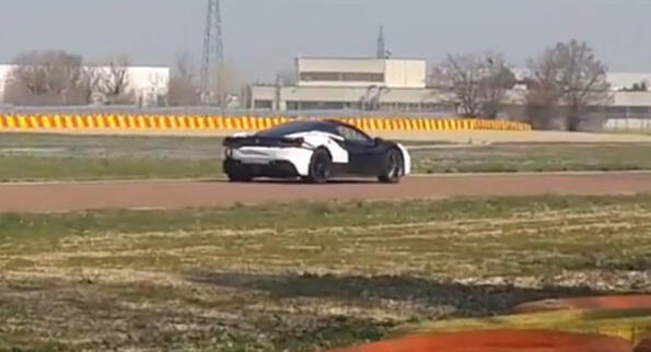 Случайно заснеха безшумен изцяло електрически прототип на ново Ferrari!