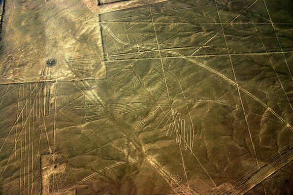 Намерено: гигантски рисунки на воини, гравирани в пустинните хълмове на Перу
