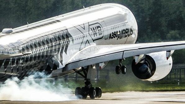 Най-безумното излитане на самолет, което си виждал!