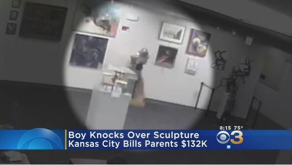 Гледай как хлапе унищожава скулптура за 132 хиляди долара