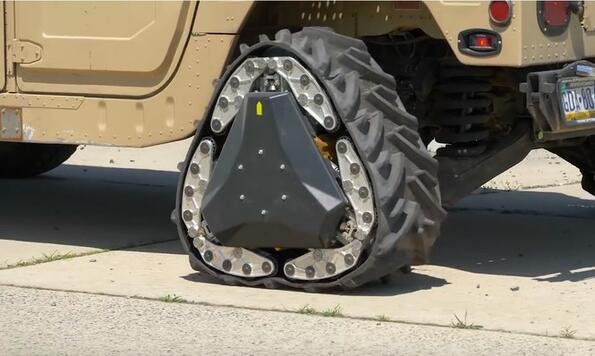 Американски военни измислиха триъгълна гума, която става кръгла в движение!