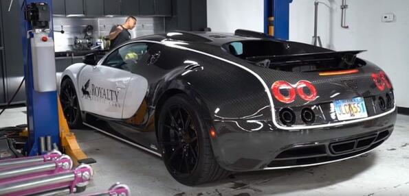 Показваме нагледно защо смяната на маслото на Bugatti Veyron струва 21 000 долара