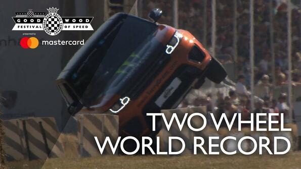 Land Rover счупи световния рекорд за каране на две колела!