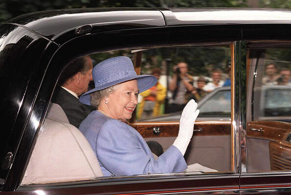 Продават Rolls Royce-а на Елизабет II