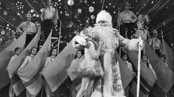 8 супер странни снимки на съветския Дядо Мраз