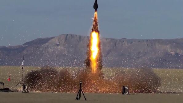 10 най-диви изстрелвания на самоделни ракети!