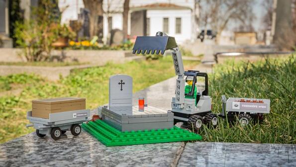 Новата супер странна колекция на Lego: гробищен парк