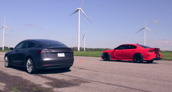 Tesla Model 3 Performance срещу Dodge Charger SRT Hellcat: титанична битка на титанични зверове