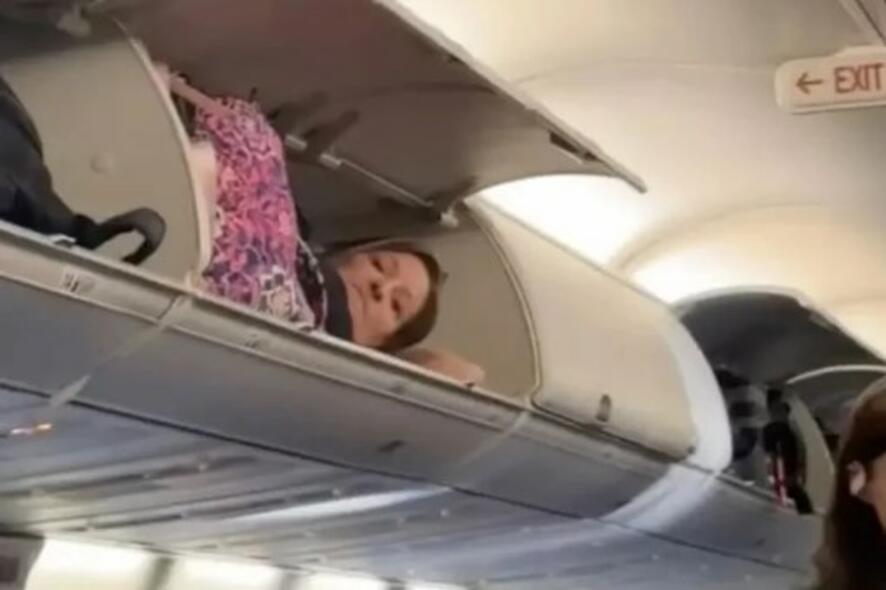 Идиот на седмицата: Пътничка си полегна в багажната кабина на самолета