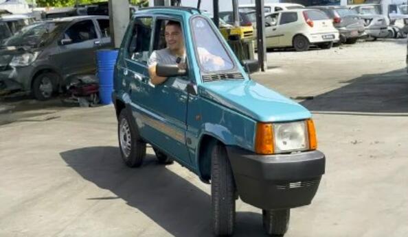 Това е най-тясната кола в света Това е най-тясната кола в света