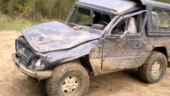 ВИДЕО: Луд унищожава Mercedes-Benz G-Class в опасна каскада ВИДЕО: Луд унищожава Mercedes-Benz G-Class в опасна каскада