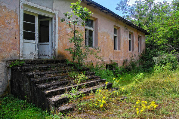 Изоставената България: "Довиждане, училище" Изоставената България: "Довиждане, училище"