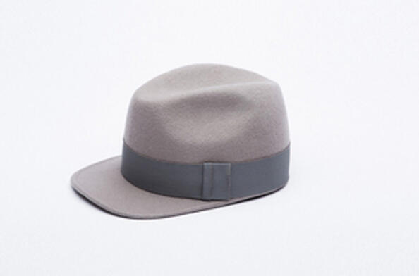 Нова мода - бейзболна шапка + федора