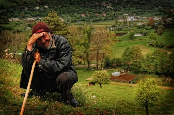 Щастието на българския селянин или да се оплакваш от живота със стил