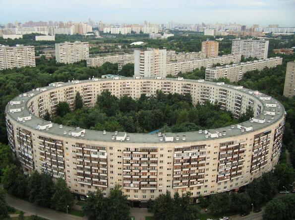 Панелка-поничка: Полет на съветската архитектурна фантазия?