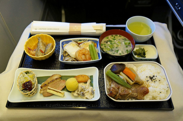 Храната според авиокомпанията, с която летите