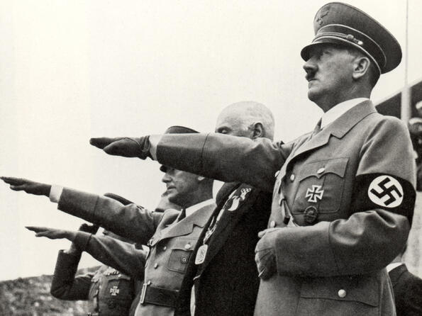 Когато Хитлер говори, и ехото мълчи