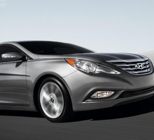 Hyundai блъсна американската и корейската Sonata