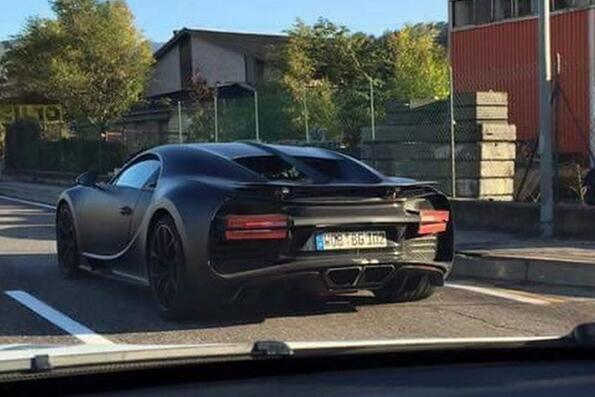 Bugatti Chiron излезе да се поразходи