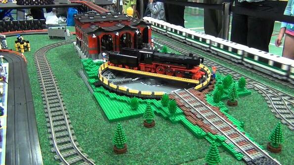 50-метрова железопътна линия от LEGO