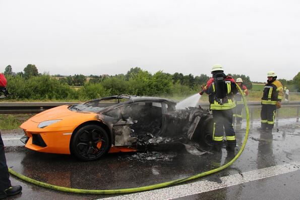 Kокаин в кръвта: надрусан британец изгори служебното си Lamborghini Murcielago (ВИДЕО)