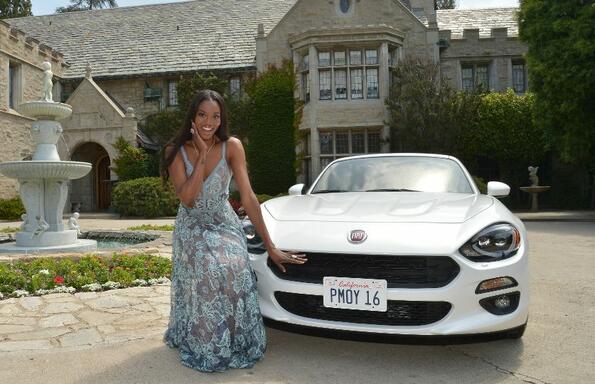 Най-красивото момиче на Playboy за 2016 получи Fiat 124 Spyder