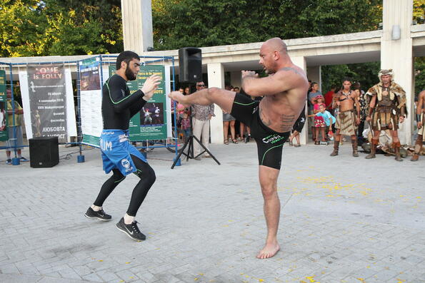 Готови ли сте за гладиаторски битки? ММА шоуто "Spartacus Fighting Championship 3" идва във Варна!