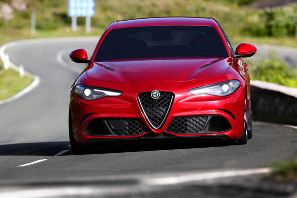 Alfa Romeo Giulia QV е най-бързият седан в света