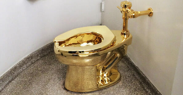 Тоалетна чиния от чисто злато