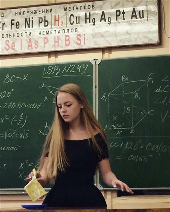 Намерихме "най-сексапилната учителка по математика в целия свят"