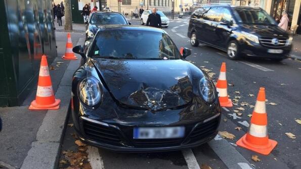 Полицаи съсипаха чисто ново Porsche 911
