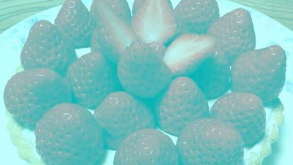 Оптическа илюзия на седмицата: Какъв цвят са ягодите?
